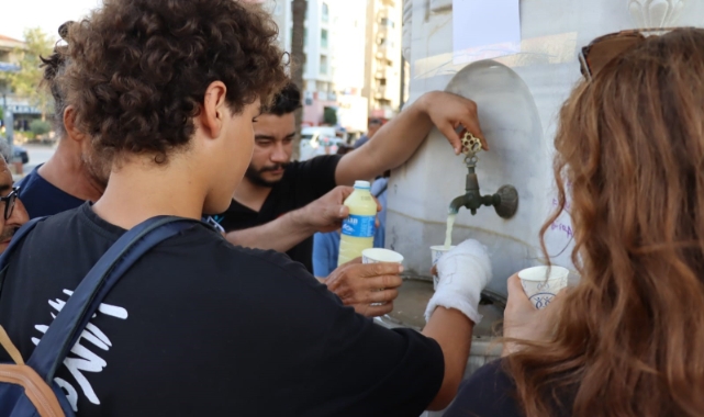Mevlid Kandili’nde Osmanlı Çeşmesi’nden şerbet aktı