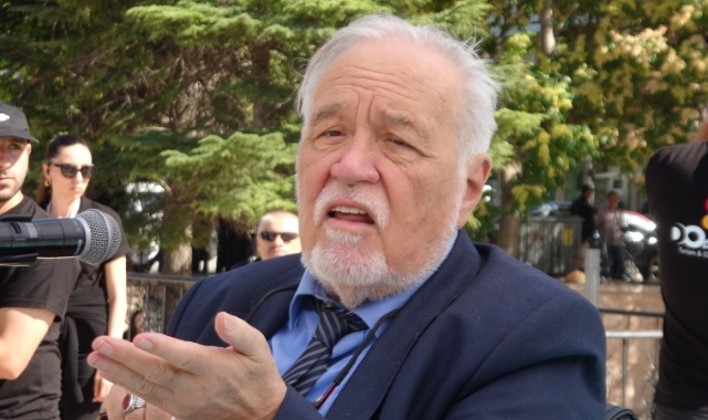 Mikrofonu bozulan İlber Ortaylı: "Bu işler kanun nizam yazmakla olmuyor"