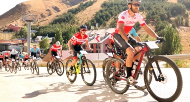 Milli bisikletçiler, olimpiyat kotası için pedal çevirdiler