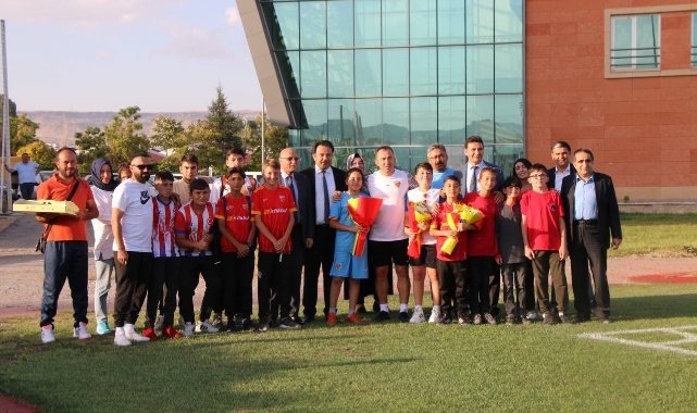 Milli Eğitim Müdürlüğünden Kayserispor'a moral ziyareti