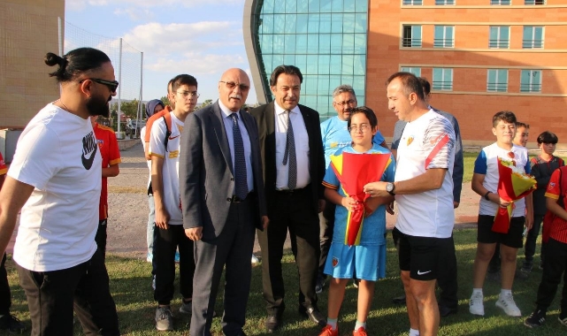 Milli Eğitim Müdürlüğünden Kayserispor'a moral ziyareti