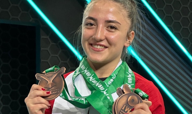 Milli halterci Cansu Bektaş, dünya 3'üncüsü oldu