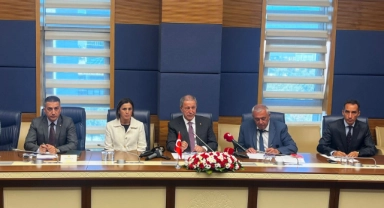 Milli Savunma Komisyonu Başkanı Akar, Moğolistan heyetiyle görüştü