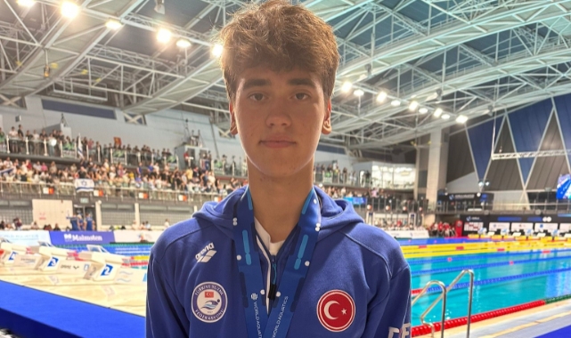 Milli yüzücü Kuzey Tunçelli'den bir altın madalya daha