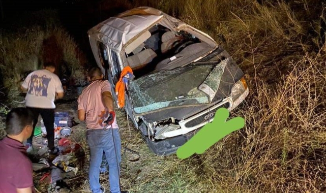 Minibüs ile otomobil çarpıştı: 9 yaralı!