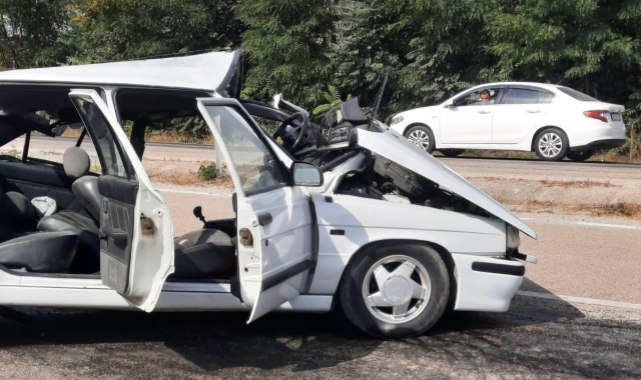 Minibüs otomobil ile çarpıştı: 2 yaralı