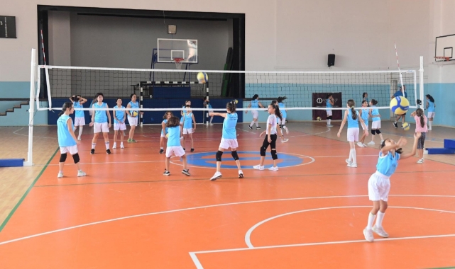 Minik voleybolcular son kez sahaya çıktı