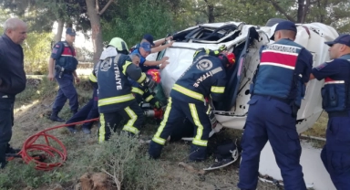 Motosiklet ile otomobil çarpıştı: 2 ölü, 1 yaralı