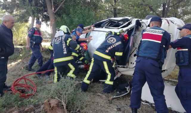 Motosiklet ile otomobil çarpıştı: 2 ölü, 1 yaralı