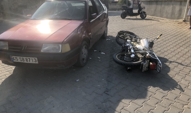 Motosiklet ile otomobil çarpıştı: 2 yaralı