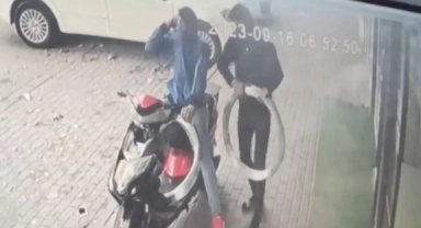 Nalburun önünden tel çalan şüpheliler kameraya yakalandı