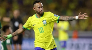 Neymar, Pele'yi geçerek Brezilya'nın en golcü futbolcusu oldu