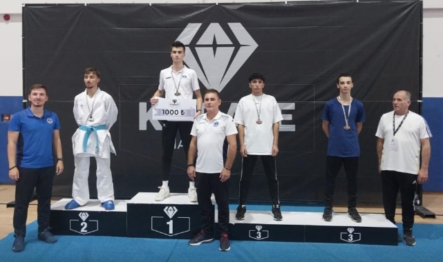 Nilüfer Belediyespor, Kütahya Karate Turnuvası'nda parladı