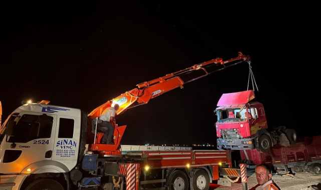 Nusaybin'de iki TIR çarpıştı: 2 yaralı