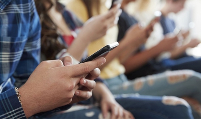 O ildeki okullarda telefon kullanımı yasaklandı