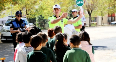 Öğrencilere mobil trafik eğitimleri veriliyor