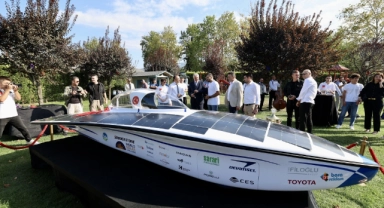 Öğrencilerin geliştirdiği güneş enerjili araç tanıtıldı