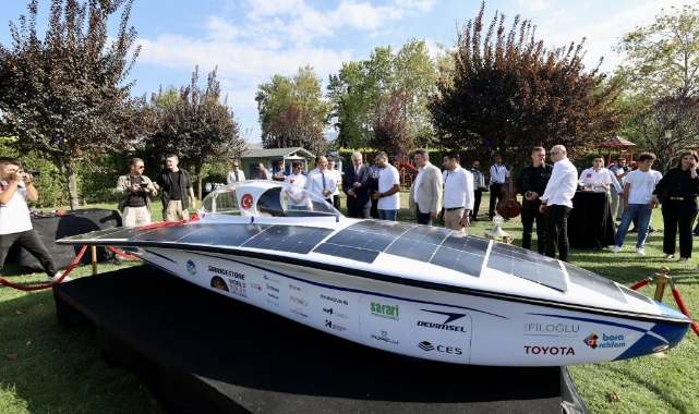 Öğrencilerin geliştirdiği güneş enerjili araç tanıtıldı