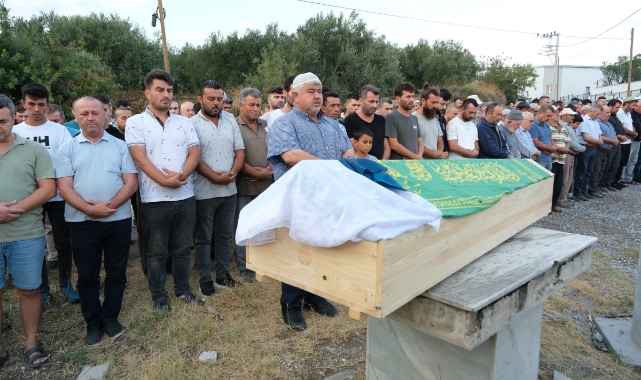 Öldürülen anne ile kızı toprağa verildi