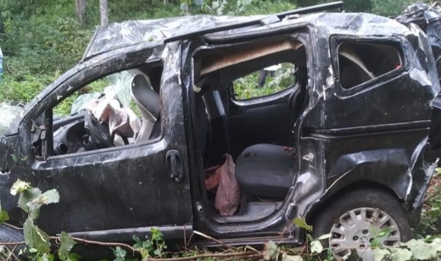 Ordu'da hafif ticari araç uçuruma yuvarlandı: 3 ölü, 2 yaralı