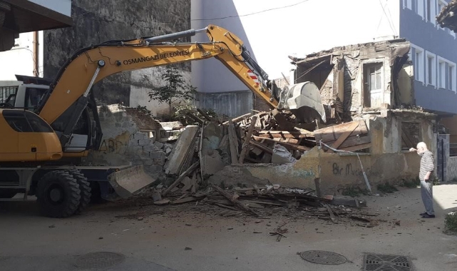 Osmangazi'de metruk binalar ortadan kalkıyor