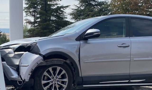 Otomobilin çarptığı motosikletli hayatını kaybetti