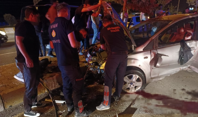Otomobille kamyonet çarpıştı: 3 yaralı