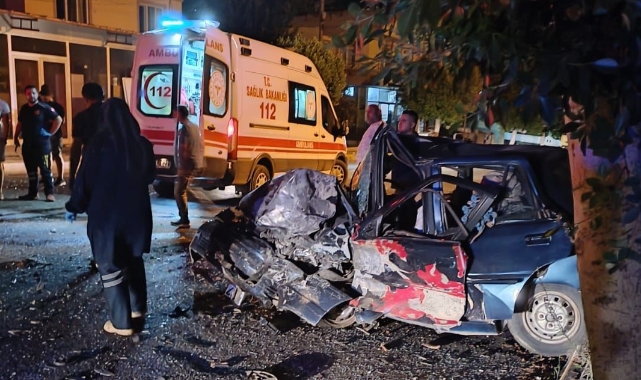 Otomobiller kafa kafaya çarpıştı: 1 ölü, 1 yaralı