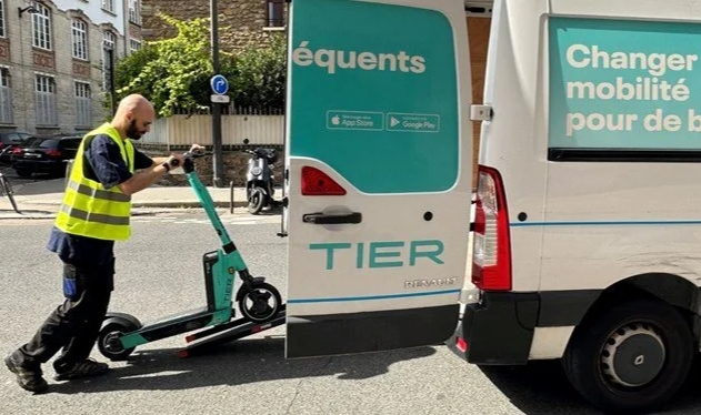 Paris'te elektrikli scooterlar kaldırıldı
