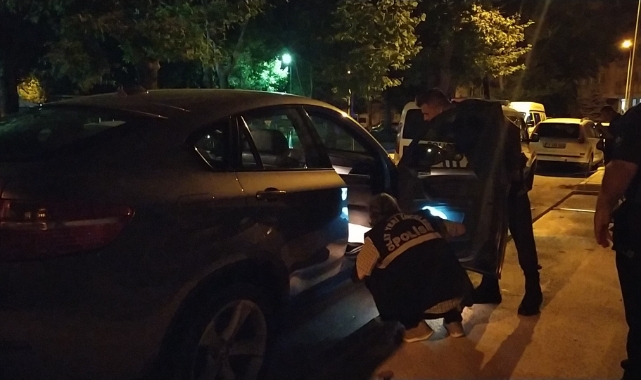 Park halindeki otomobil kurşunlandı