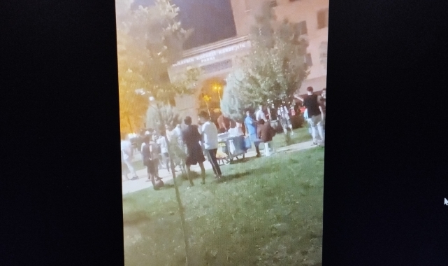 Parkta bıçaklı kavga! 1 yaralı