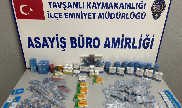 Pazardaki tezgahta satışı yasak ilaçlar ele geçirildi