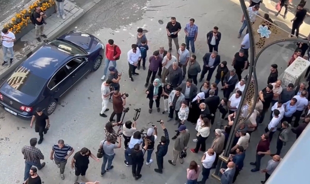 PKK operasyonlarını protesto etmek isteyen gruba polisten müdahale