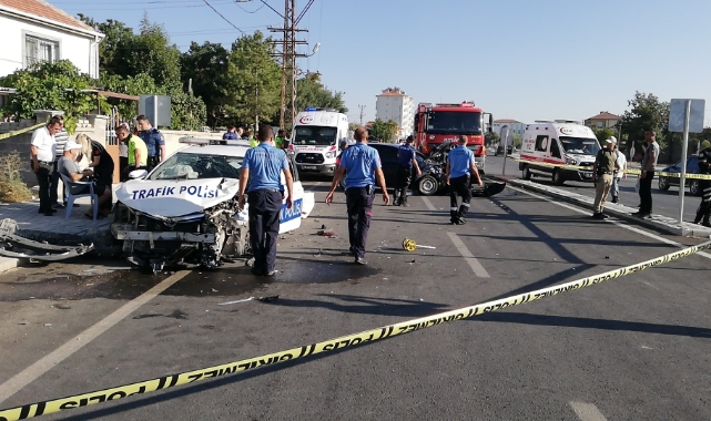 Polis aracı ile otomobil çarpıştı! 2’si polis 3 yaralı