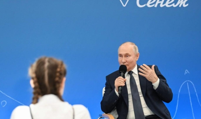 Putin öğrencilerle buluştu: "Rusya yenilmez"