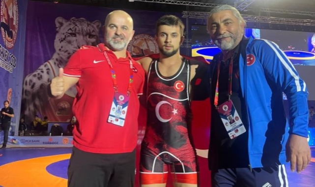 Sakarya Büyükşehirli güreşçi dünya şampiyonu