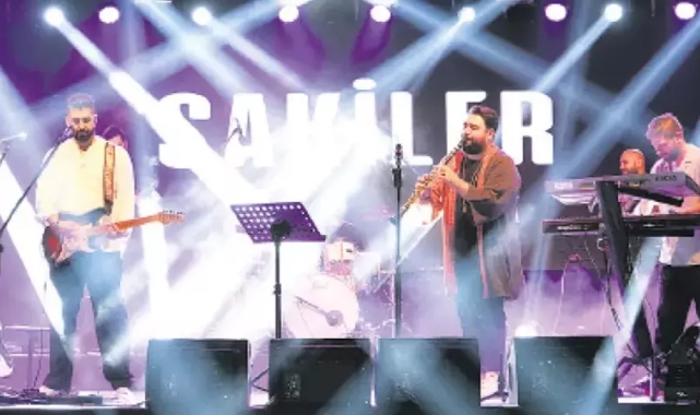Sakiler, dünyadan uzak
