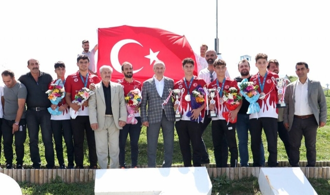 Şampiyonlara Başkan Sekmen’den kutlama