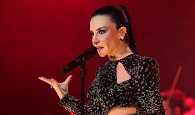 Şarkıcı Fatma Turgut'un kafasına çakmak attılar