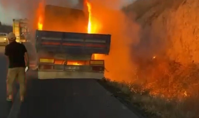 Seyir halindeki TIR alev alev yandı