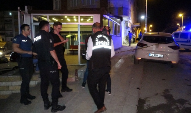 Silahlı saldırıya uğrayan 2 kişi yaralandı
