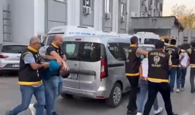 Silahlı ve maskeli kuyumcu soygunu şüphelileri 1200 saat izlenen görüntüyle yakalandı