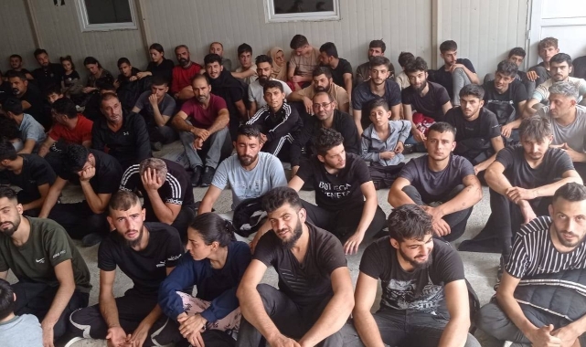 Sınırdan geçmeye çalışan 89 göçmen yakalandı