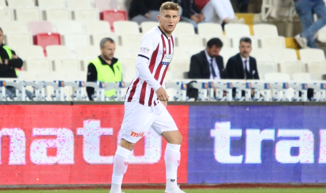 Sivasspor’da Burak Kapacak ilk resmi maçına çıktı