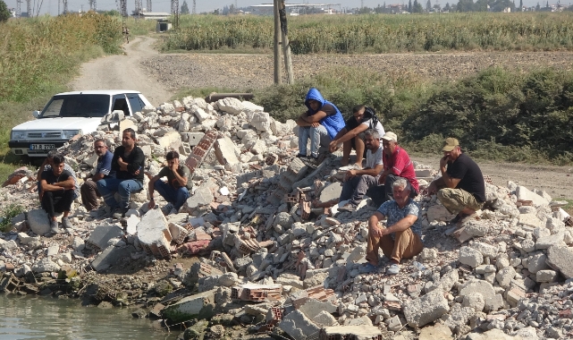Sulama kanalında acı bekleyiş