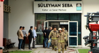 Süleyman Seba Kültür Merkezi’nde yangın paniği
