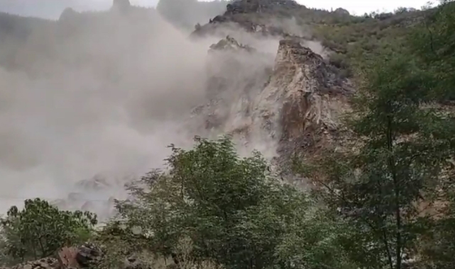 Taş ocağında heyelan paniği