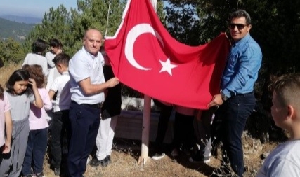 Tavşanlı İsabet Okulu öğrencileri şehitlikte