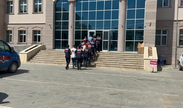 TCDD'den kablo çalan hırsızlara suçüstü