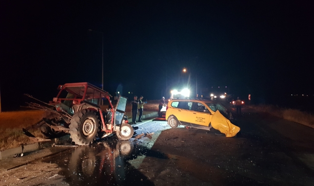 Ters şerde giren traktör taksi ile çarpıştı